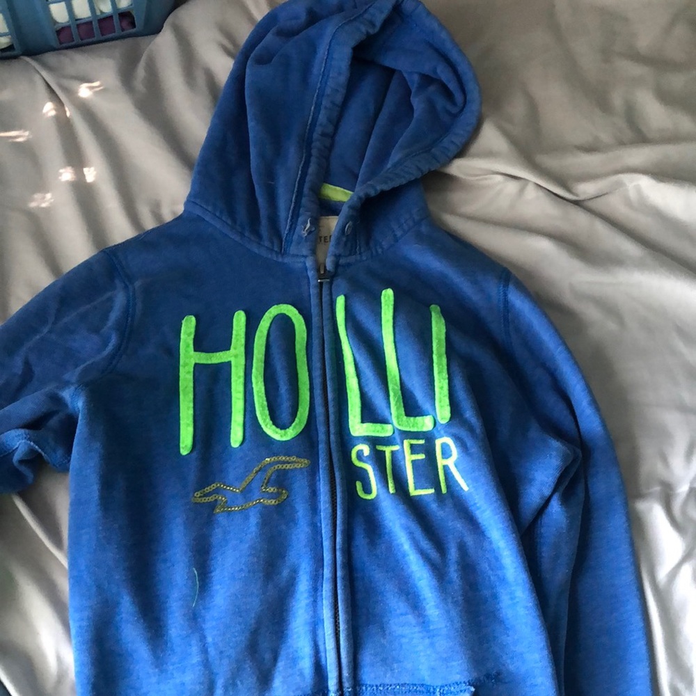blue hollister zip up hoodie
